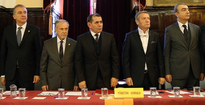 Divan Kurulu'ndan konuşan Dursun Özbek'ten özeleştiri: Futbolda başarısız olduk