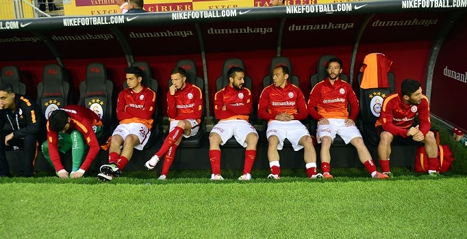 Galatasaray yedek kulübesinde dikkat çeken ayrıntı
