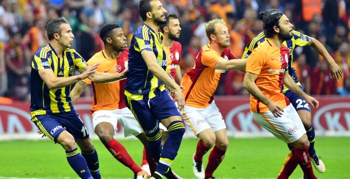 Erteleme maçında Galatasaray ile Fenerbahçe 0-0 berabere kaldı