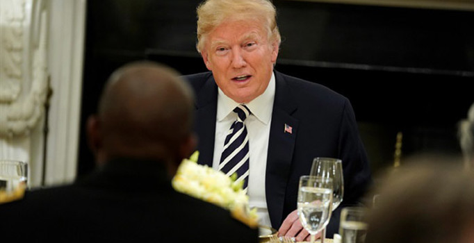 İftar verdi Müslümanları çağırmadı