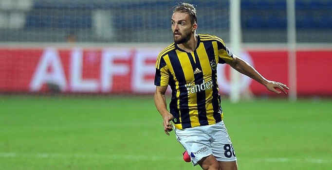 Fenerbahçe'de derbi öncesi kadro dışı bırakılan Caner Erkin idmana çıkmadı