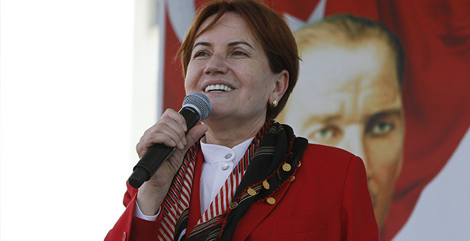 Akşener iktidara yüklendi: İş yerine kahvehane
