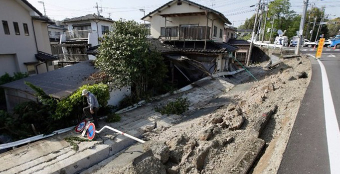 Japonya'nın güneyindeki Kumamoto kentinde 7 büyüklüğünde deprem