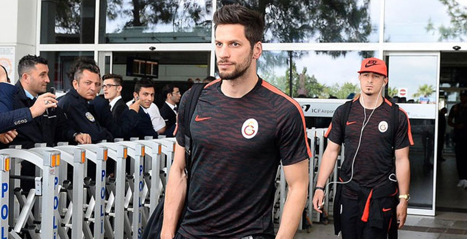 Galatasaray'ı Antalya'da 3 kişi karşıladı