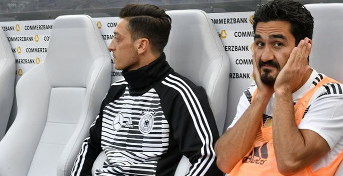 Almanya'da büyük ayıp! Löw sahip çıktı