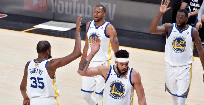 NBA'de Golden State Warriors namağlup şampiyon!