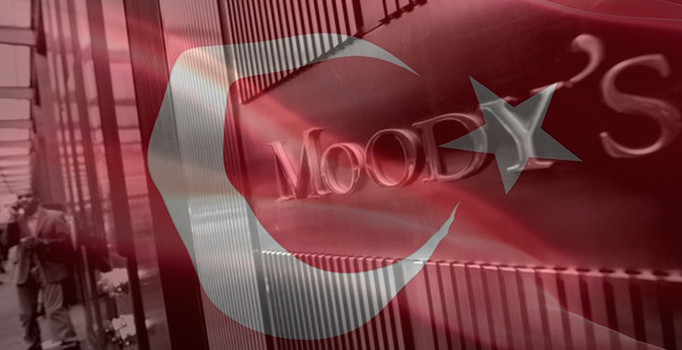 Moody's 'özel'i vurdu