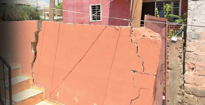 Tarsus'taki gizemli evle ilgili flaş gelişme! Evin her tarafında çatlaklar oluştu