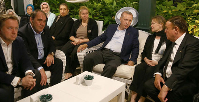 Cumhurbaşkanı Erdoğan’dan Demirören ailesine taziye ziyareti