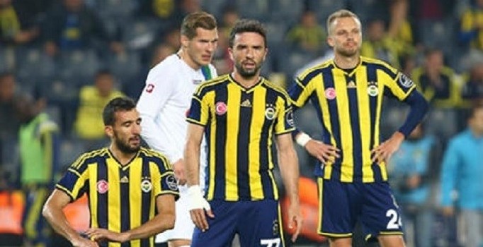 Fenerbahçeli futbolcular Mehmet Topal ve Gökhan Gönül'den Beşiktaş'a transfer açıklaması