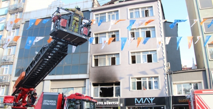 Beyoğlu'ndaki bir otelde korkutan yangın