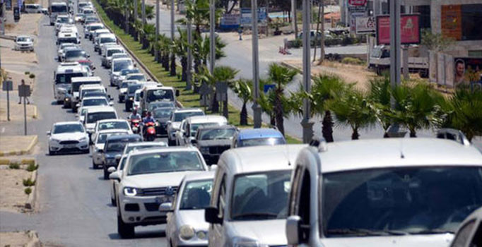 Bodrum'da tatil çilesi... Kilometrelerce kuyruk oluştu