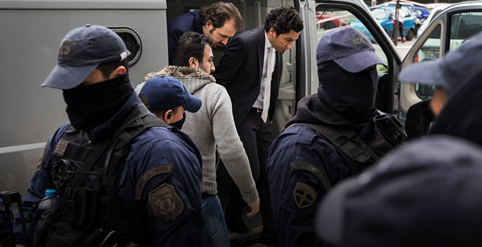 Yunanistan'dan darbeci askerlere 7/24 silahlı koruma