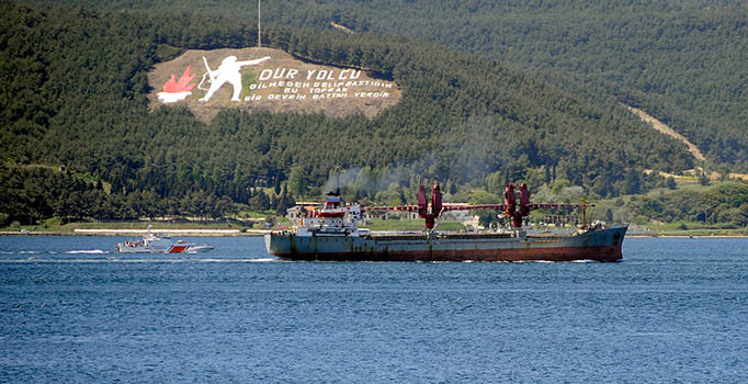 Rus donanmasına ait askeri kargo gemisi Çanakkale Boğazı'ndan geçti