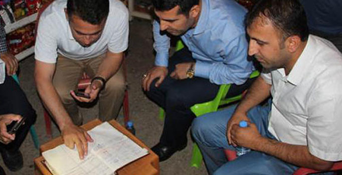 Bakkala gidip veresiye defterini satın aldılar