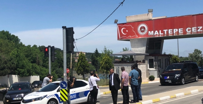 Kemal Kılıçdaroğlu, Enis Berberoğlu'nu ziayret etti