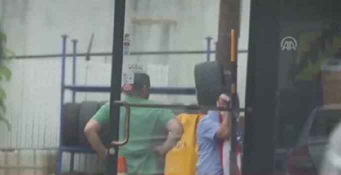 Son dakika! Adil Öksüz'ün kayınbiraderi ABD Bayrağı'nı öperken görüntülendi