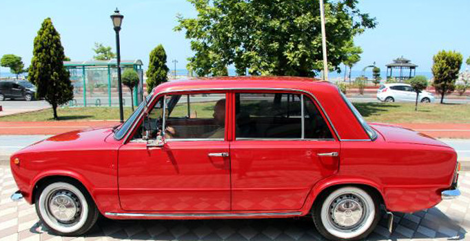 1500 liraya aldıkları hurda otomobili, ilk günkü haline getirdiler