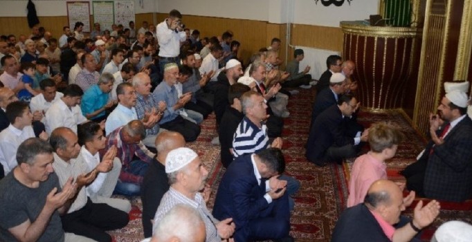 Kerkük’te bayram namazı kılındı