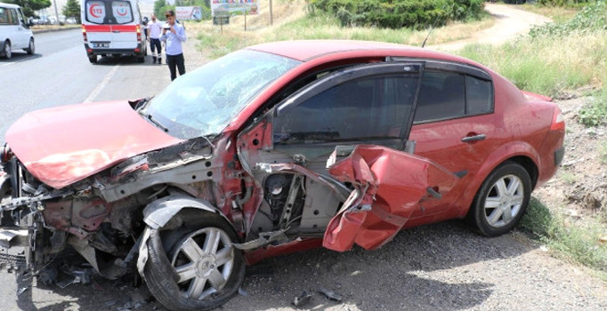 Bayram ziyaretine giden aile kaza geçirdi:7 yaralı
