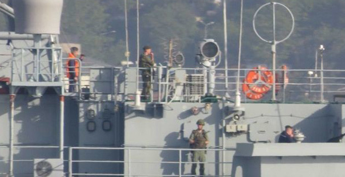 Krize sebep olan Rus gemisi yeniden Boğaz'dan geçti