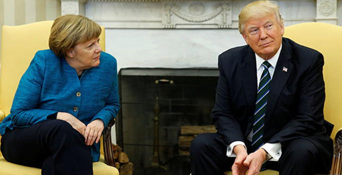 Son dakika! Trump Merkel'i hedef aldı!