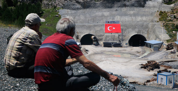 7 bin 300 metrelik Alacabel Tüneli kış çilesini bitirecek