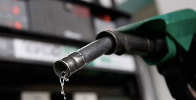 Benzinde indirim bekleniyor