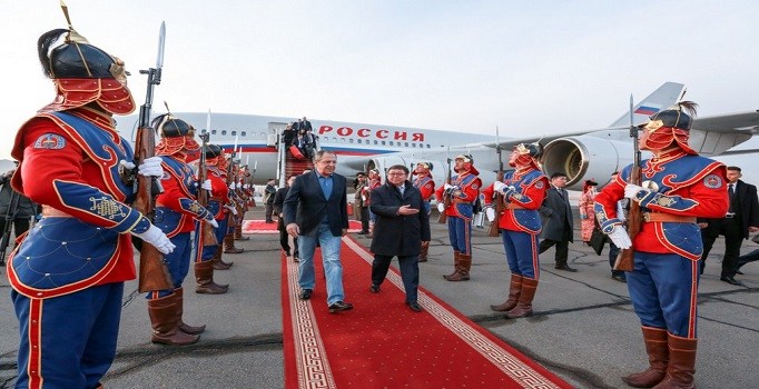 Lavrov, Moğolistan'a kot pantolonla gitti