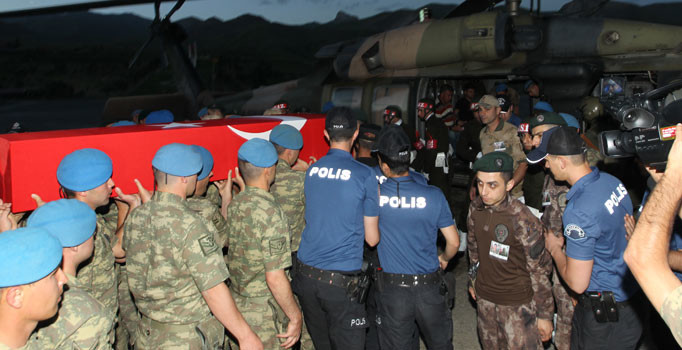 Hakkari'de şehit askerler için tören düzenlendi