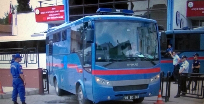 FETÖ'den yargılanan öğretmenlere ceza yağdı