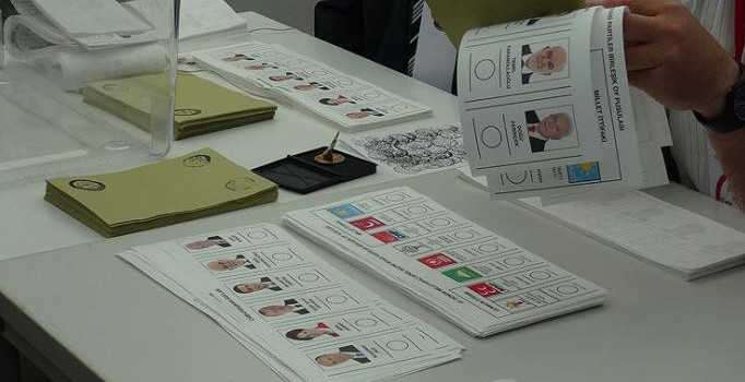 Yurt dışında 1 milyon 486 bin 408 seçmen oy kullandı