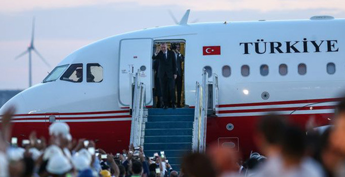 Son dakika! Üçüncü Havalimanı'na ilk iniş: Erdoğan'ın uçağı pistte
