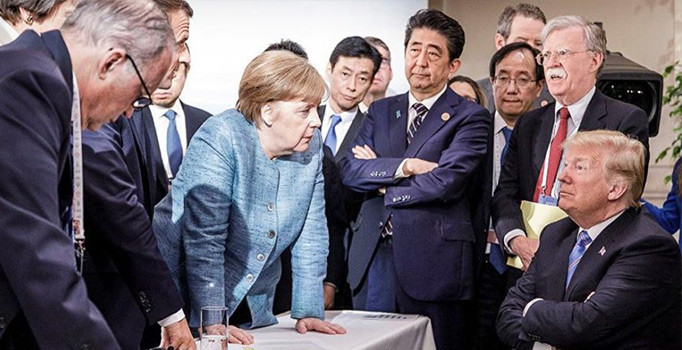 Fotoğrafın hikayesi ortaya çıktı: Trump Merkel'e şeker fırlattı