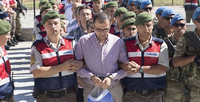 O telefonların sırrı çözüldü: Darbe girişimi sırasında Pensilvanya'yla görüşmüşler