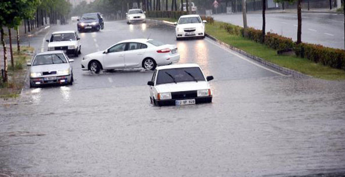 Tekirdağ'da sokaklar göle döndü