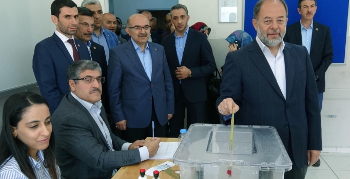 Başbakan Yardımcısı Akdağ: Vatandaşlarımız sandıklara koştu