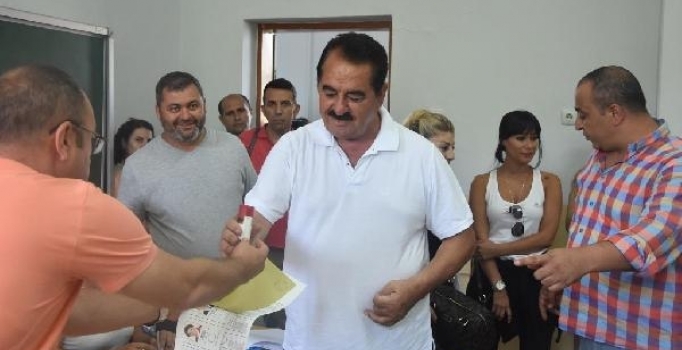 Tatlıses: Ben gönüllerin vekiliyim