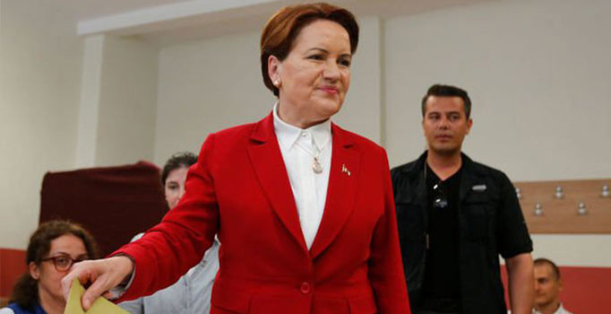 Cumhurbaşkanı adayı Meral Akşener oyunu kullandı