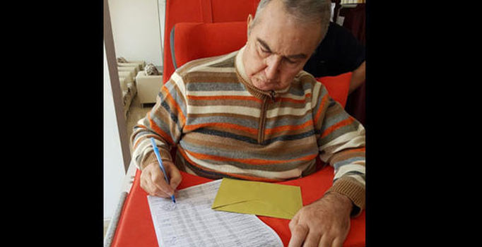 Deniz Baykal oyunu kullandı