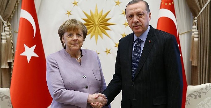 Son dakika! Merkel'den Erdoğan'a tebrik