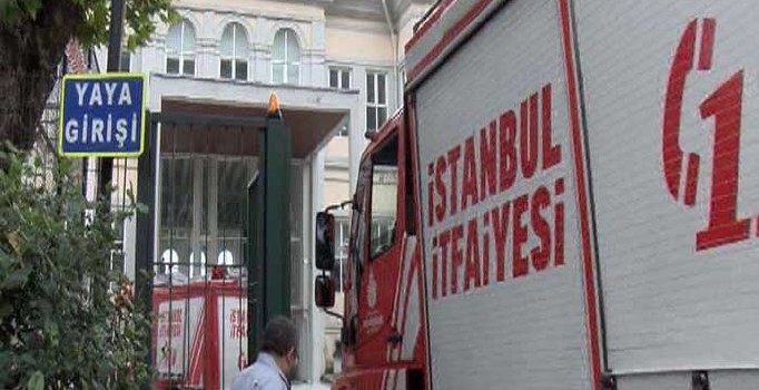 Mimar Sinan Üniversitesi'nin çatısında yangın çıktı