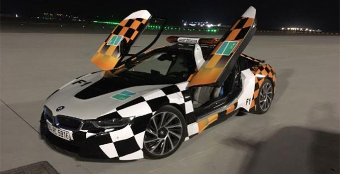 Yeni havalimanına lüks "follow me" araçları