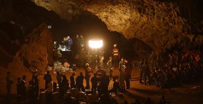 Çocuklardan oluşan futbol takımı mağarada mahsur kaldı