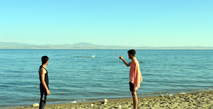 Piknikte serinlemek için girdiği Van Gölü'nde boğuldu