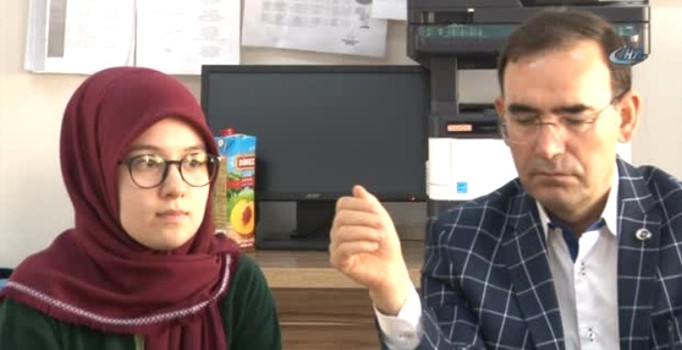 Vali Demirtaş, LGS birincisi Azra Kargı’ya altın taktı