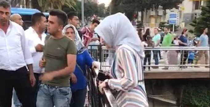 İntihar etmek isteyen kadını vatandaş kurtardı