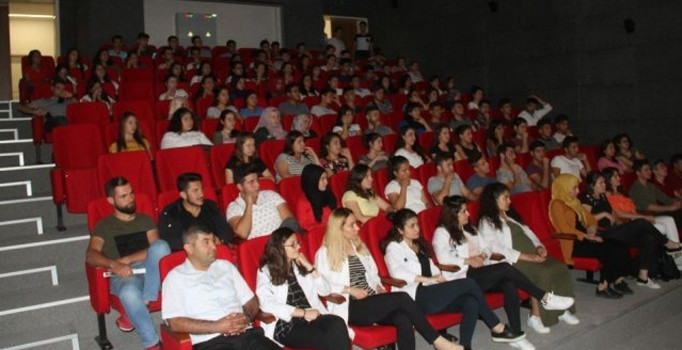 Yeni sistemin ilk sınavı öncesi öğrencilere motivasyon semineri