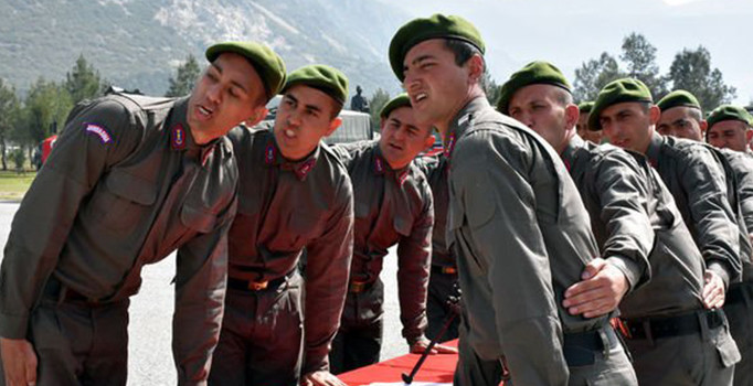 Askerlik yükümlüleri 2019'dan sonra jandarma üniforması giymeyecek