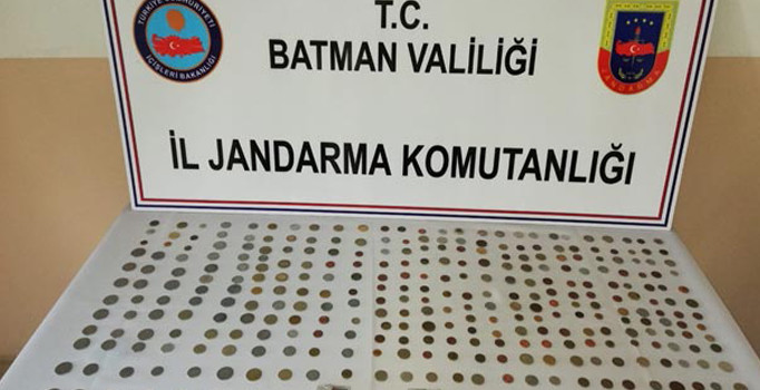 Batman'da tarihi eser operasyonu: 326 sahte sikke ele geçirildi